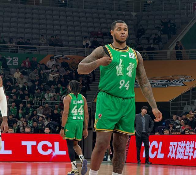 BetVictor伟德-辽篮第一混子外援出现！场均仅5分还不被裁，杨鸣被障眼法欺骗了