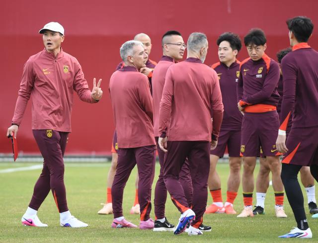 BetVictor伟德官方网站-专访邵佳一：像造房子一样打造国足 会看状态选人